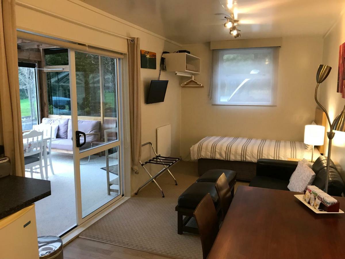 Angie'S Rural Retreat Hotell Wainuiomata Exteriör bild