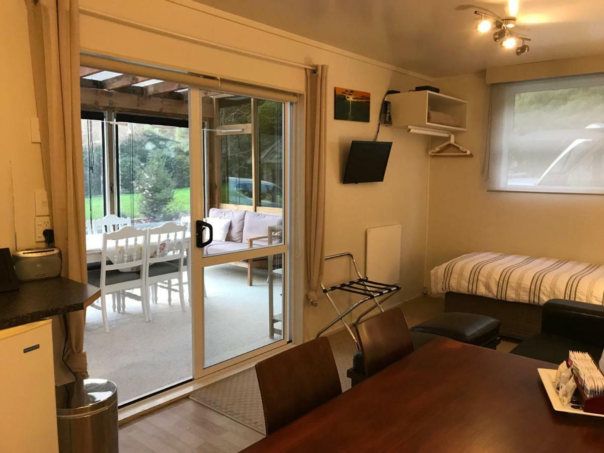 Angie'S Rural Retreat Hotell Wainuiomata Exteriör bild